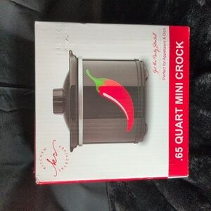 Kitchen Selectives .65 Quart Mini Crock. NIB.